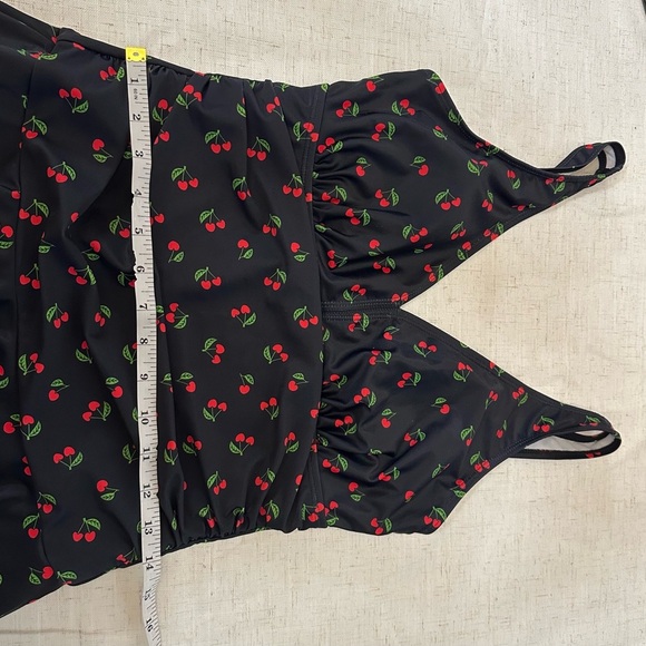 🍒Chic Black and Red One Piece Swimsuit for Stylish Swimming 🌴☀️ - Picture 5 of 14